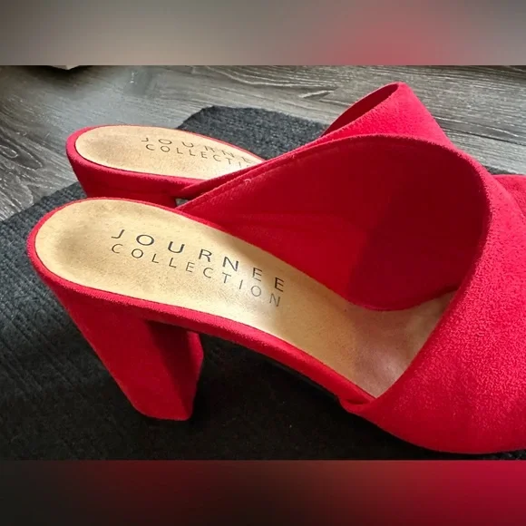 Journee Collection Women's Red Slide Sandals- Size 7 1/2 - Picture 4 of 10